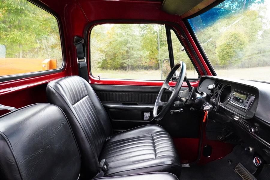 Интерьер Dodge D100 Custom Pickup 1979 года  (фото 61 из 92)